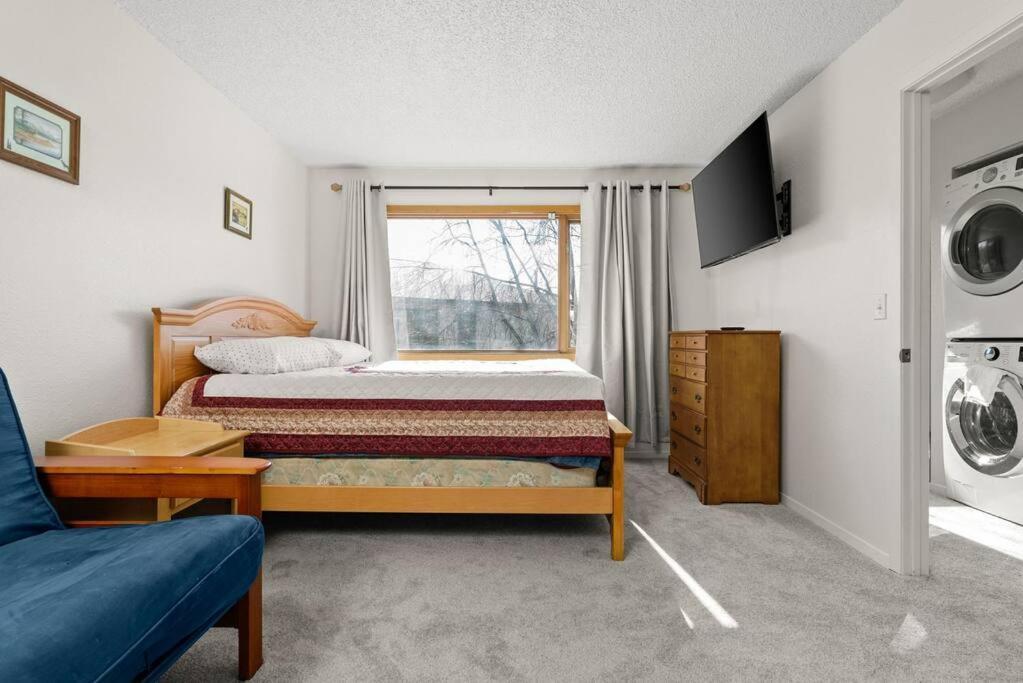 Moose Meadows- Near The Airport, Centrally Located アンカレッジ エクステリア 写真